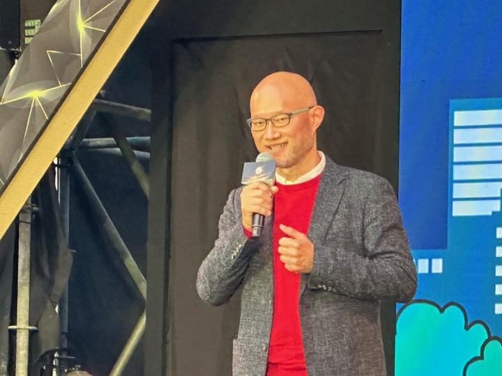 通訊軟體LINE台灣執行長陳立人31日出席「2023年台灣燈會在台北」記者會，期許以LINE平台科技力與影響力，運用智慧城市策展，用科技點亮台北城。