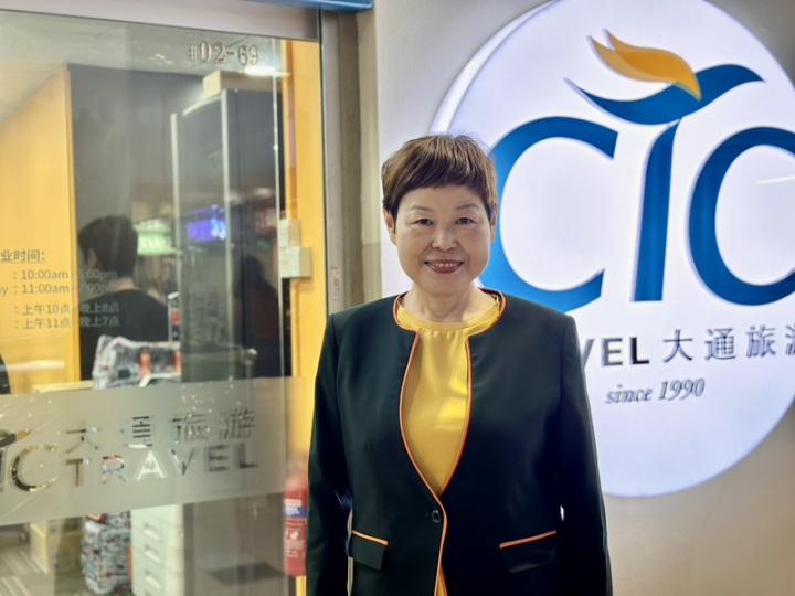 新加坡人向來愛到台灣旅遊，星國旅遊業者卓瓊華日前受訪說，疫後深度旅遊需求增加，主打台灣燈會、廟會文化等產品熱賣，旅遊團人數暴增至200多人。