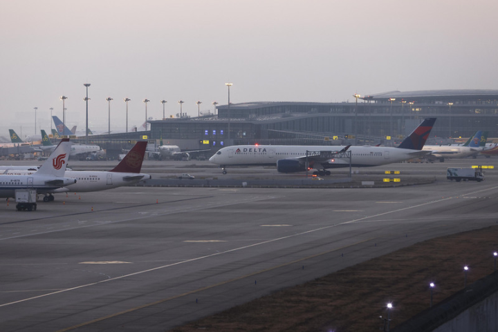 圖為兩岸直航點上海浦東機場。 (圖：中央社檔案照片)