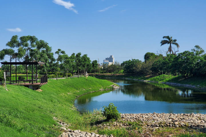 台南月津港燈節12日進入最後一天展期，市府統計造訪遊客已超過85萬人次，認為基礎水岸工程功不可沒，是成功營造燈節美景的重要因素之一。（台南市政府提供）