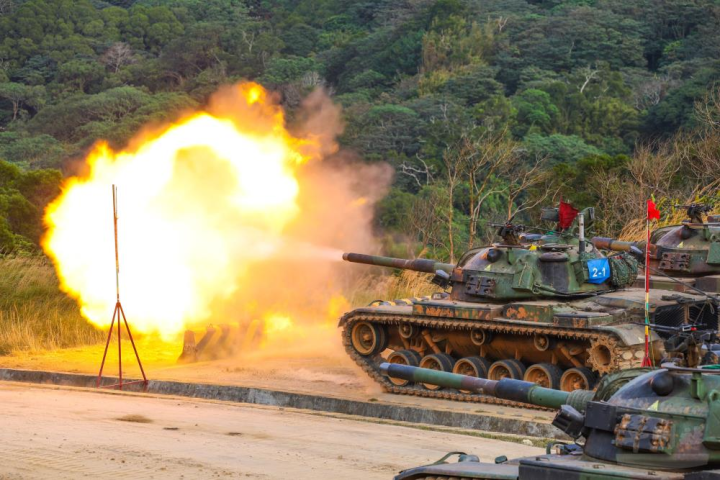 陸軍裝甲584旅進訓部隊實施期末戰力測驗。