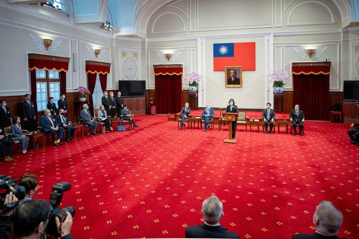 總統頒授美台商業協會榮譽主席伍佛維茲「大綬景星勳章」，並致詞