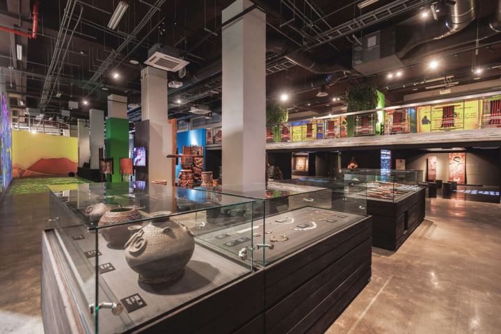 位於屏菸1936文化基地16號倉庫的「屏東原民館」22日正式開幕，占地500坪的空間內設有常設展及特展區，呈現原住民豐富人文藝術與生活智慧。（屏東縣政府提供）