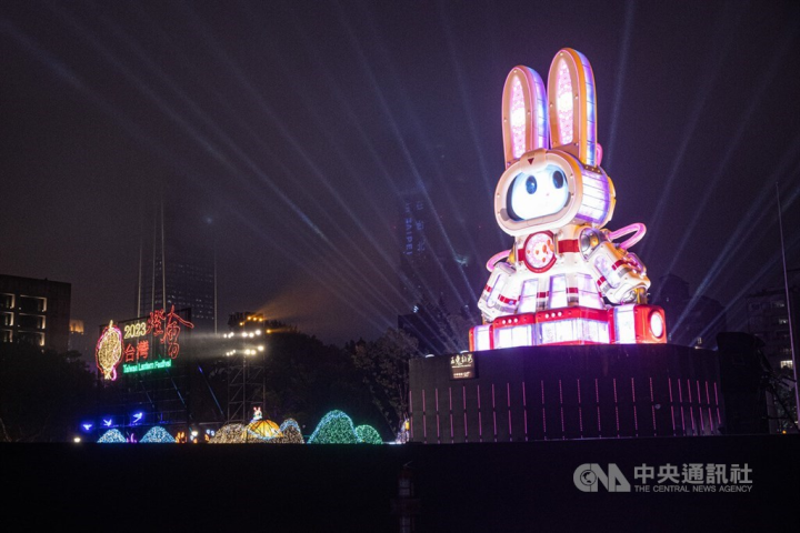 The 2023 Taiwan Lantern Festival's main lantern, the 22-meter-tall "Brilliant Light of the Jade Hare," is located at the Sun Yat-sen Memorial Hall in Taipei. CNA photo Feb. 5, 2023