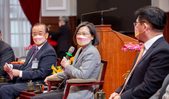 蔡英文總統9日上午接見「110年度績優捐血人代表」