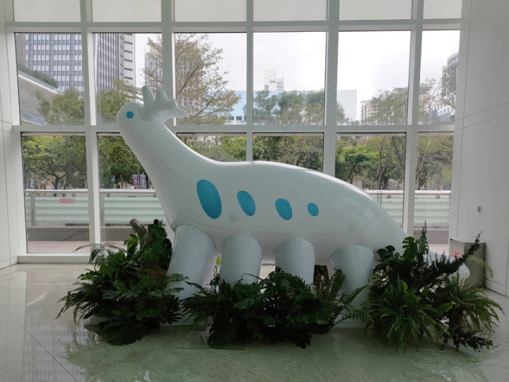 藝術家陳普受社團法人台灣蘭花產銷發展協會邀請，呼應2023台灣國際蘭展主題「蘭花魔鏡–看見，新起點」，結合蘭花與恐龍發想創作，打造充氣吉祥物「Orchid獸」（Orchidsaur）。