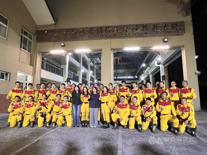 A Pingtung-based search and rescue team after returning to their home base from Turkey on Wednesday night. CNA photo Feb. 16, 2023
