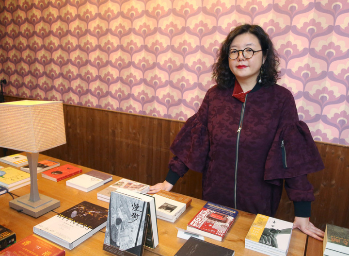 香港作家鄧小樺在台灣成立二〇四六出版社，屬讀書共和國旗下出版品牌之一，主要將聚焦在香港、台灣及廣義華語離散社群的文藝作品等，2日在台北舉行開幕記者會。