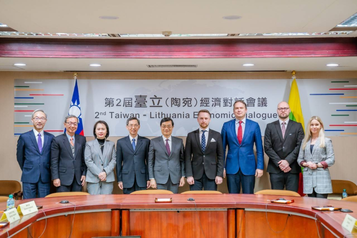 Group photo of 2nd Taiwan-Lithuania Economic Dialogue