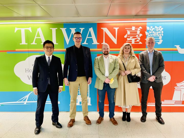 外交部台灣美國事務委員會副秘書長劉拓歡迎「芬蘭國會友台小組訪問團」。