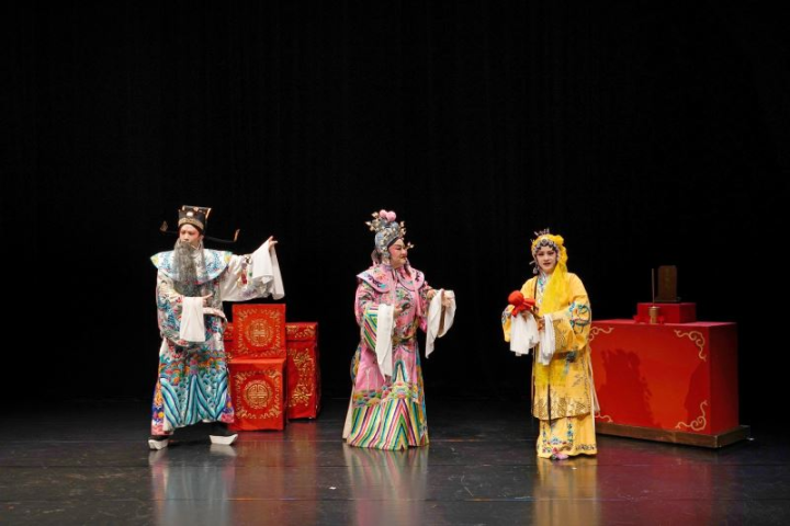 圖為【漢陽北管劇團】演出福路派經典好戲《敲金鐘》。