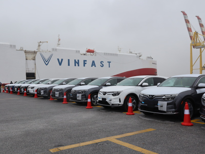 VinFast昔日風光將旗下電動車出口美國，而今卻遭遇價格戰，在長租市場上的租金大砍超過5成。圖為2022年11月25日VinFast智慧電動車出口美國啟動儀式。