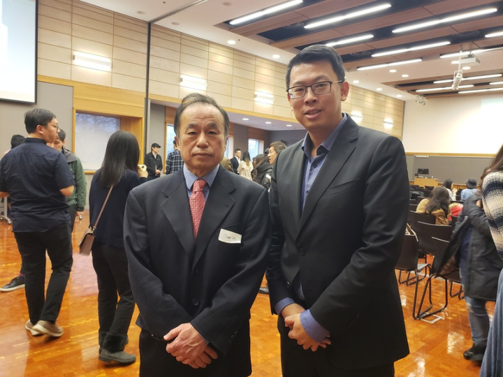 加拿大台灣商會聯合總會會長張維霖（左）和加拿大台灣青年商會會長黃信雄（右）說，未來將陸續舉辦不同的講座，協助年輕一代在職場上嶄露才能。