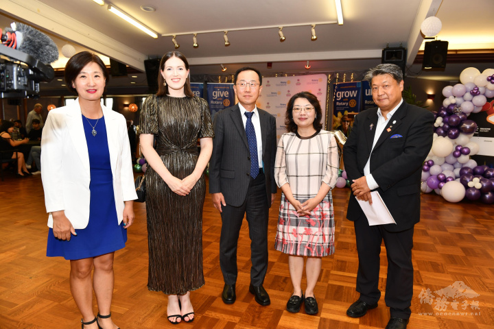 右起扶輪社社長張茂椿、處長陳詠韶、駐奧克蘭韓國總領事金仁澤、行動黨副黨魁Brooke van Velden