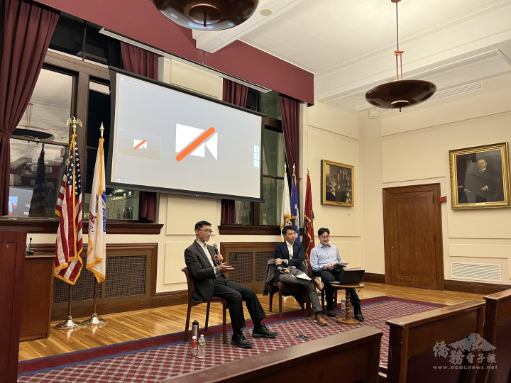 主講者余坤興與主持人蘇俊翰、魏志阜 (自左至右)