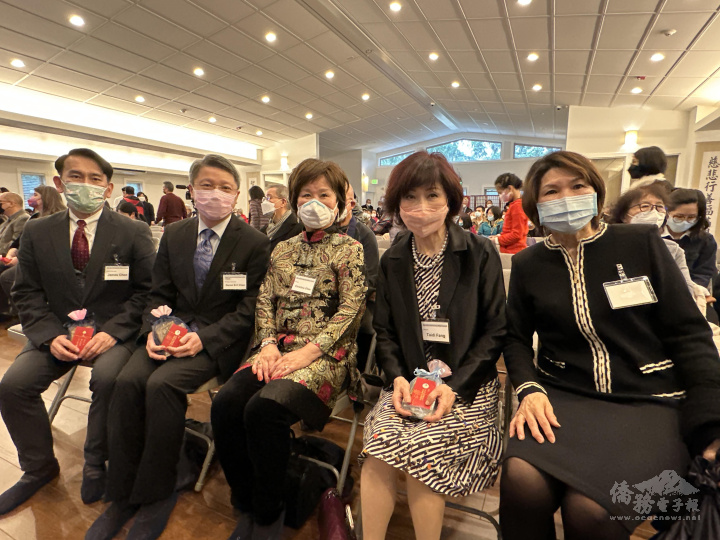 僑務榮譽職人員合照