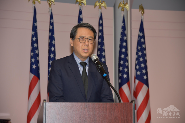 姜森讚揚鄉親為臺灣的民主打拼，才有了今天的自由和民主 