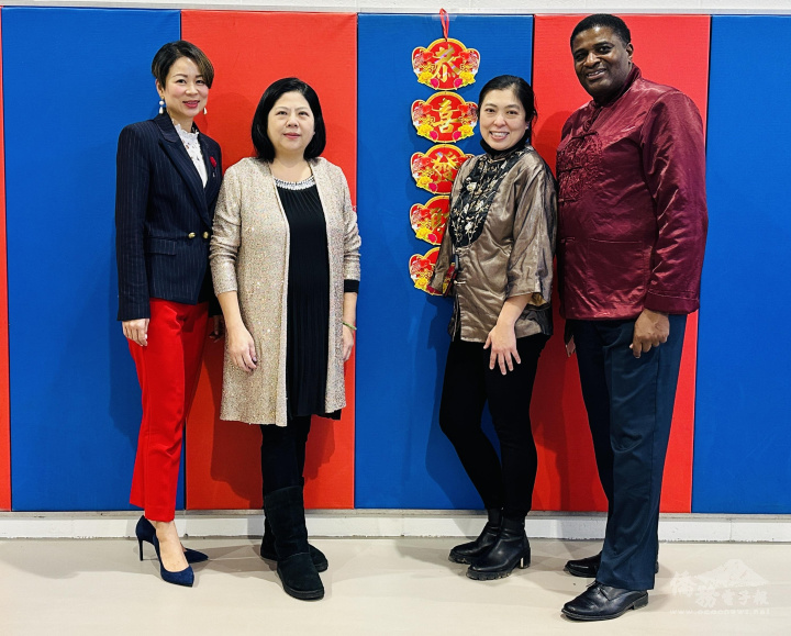 貴賓由左至右: 林依静、江海寧、吳嘉莉、吳傳柏