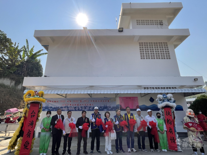 臺北東區扶輪社送愛到泰北，貴賓合影