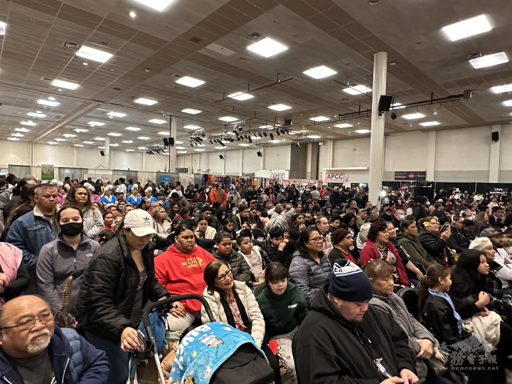 現場有多國族裔民眾一起共同參與慶祝