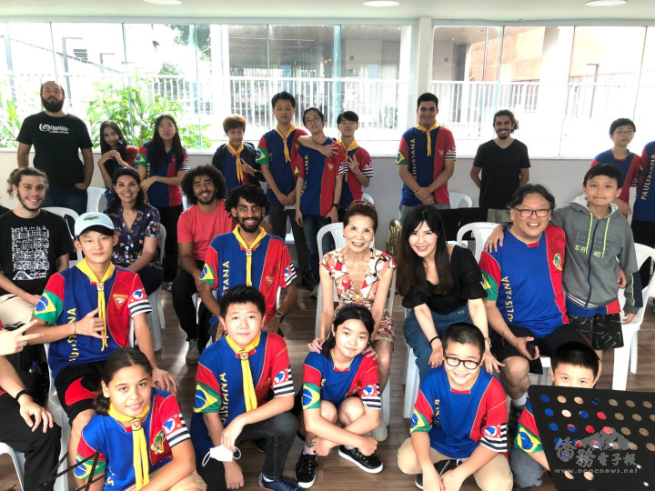 排練後與貴賓合影