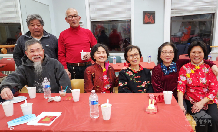 左起，林紀澤、黃淑英、劉悅慧、徐滿嬌、劉秀春；後排左起曾泰明、陳裕逢