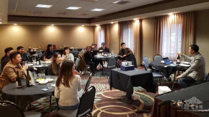 僑青朋友們學習飲酒文化，以酒會友，開拓事業。