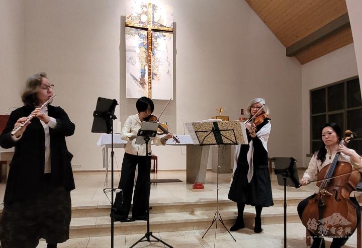 音樂家左起：長笛家Alicja Ratusinska、小提琴家梁涵琳、中提琴家Barbara Wojciechowska-Voss、大提琴家游適伃