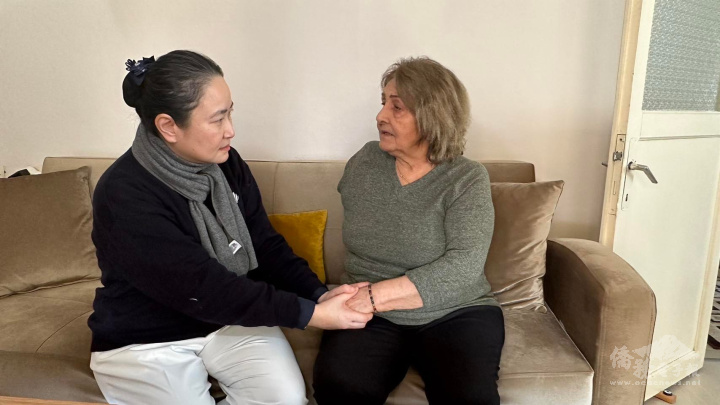 志工傾聽災民分享經歷