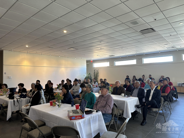 現場聽講者專心聽講，亦為其他地區聽眾設置線上直播分享