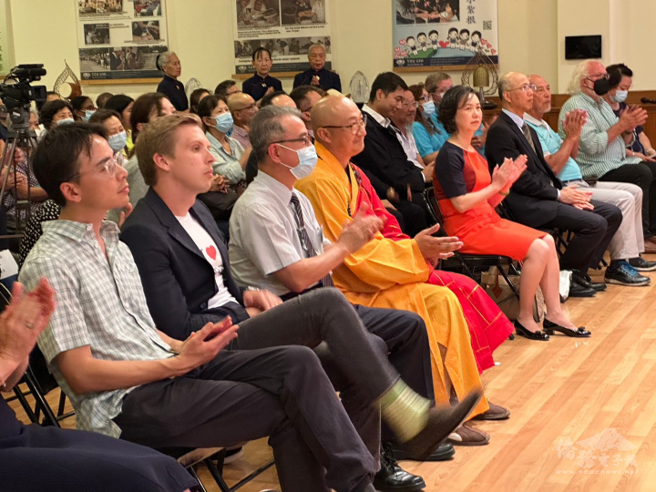 范惠君、雪梨文教中心主任施博祥、Ryde市長Jordan Lane、僑務委員葉義深、波若法師出席慈濟新春祝福祈福會