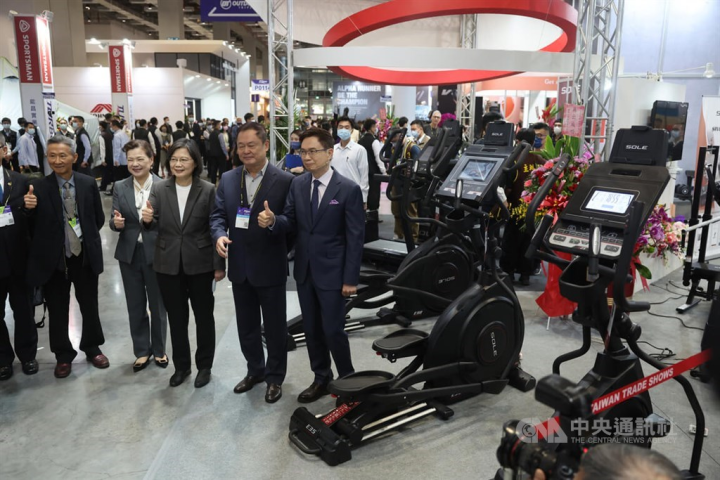 President Tsai Ing-wen (third left) is pictured when she visited vendors exhibiting at the Taipei Cycle show after opening the trade event on Wednesday. CNA photo March 22, 2023