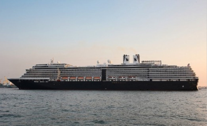 根據船期預報，112年將有72航次國際郵輪到訪基隆，7日首航將有「雙輪會」，一艘是麗晶七海郵輪「七海探索者號」，另一艘荷美郵輪「威士特丹」（圖），2艘郵輪共搭載約2300名旅客。（伍航亞洲船務代理提供）