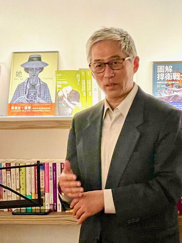 古典音樂節目主持人吳家恆（圖）策畫了「巴赫在郭怡美書店」音樂節，希望透過精巧的音樂演出與迪化街百年老屋相應，讓書迷變樂迷。