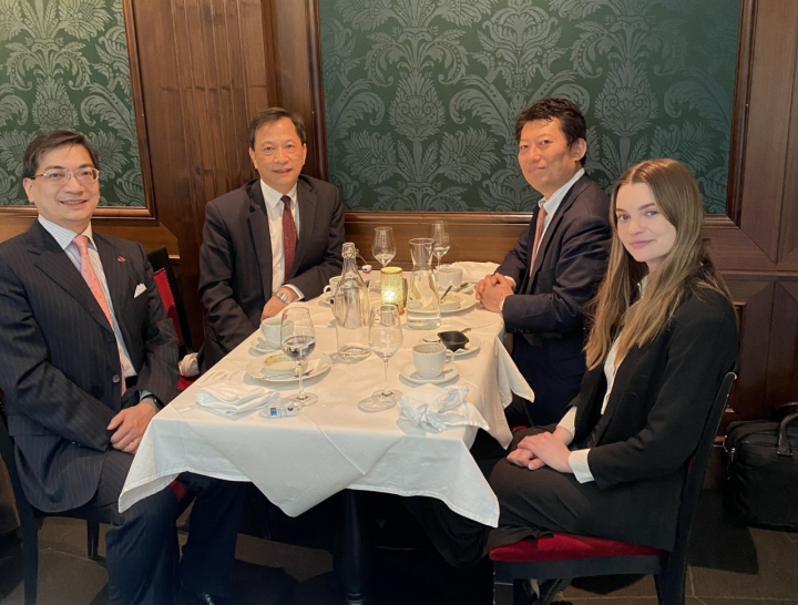 谷瑞生與日本三菱商事株式會社駐瑞典分公司總經理餐敘