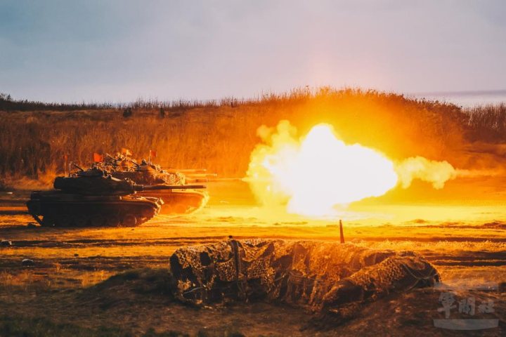 M60A3戰車向海上目標實施射擊。（澎防部提供）