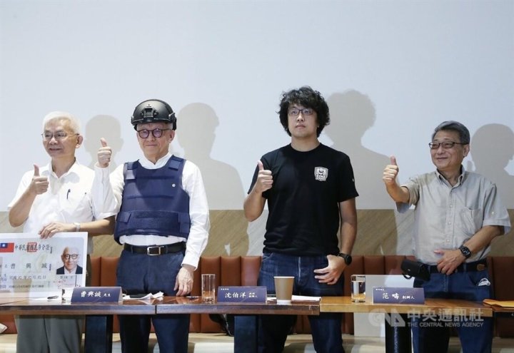 High-tech tycoon Robert Tsao (in bulletproof vest) and Kuma Academy co-founder co-founders Puma Shen.  