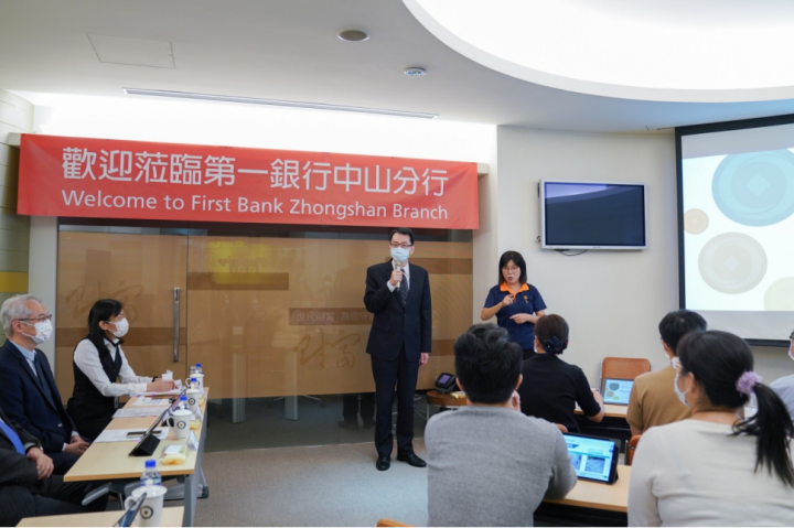 金管會銀行局童副局長政彰於第一銀行中山分行致詞 