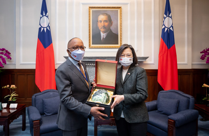 蔡英文總統今（6）日上午接見史瓦帝尼王國總理戴克禮（Cleopas Sipho Dlamini）伉儷