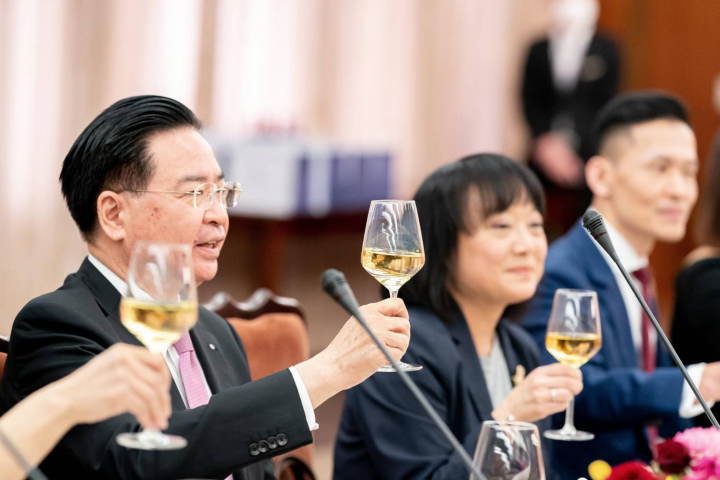外交部長吳釗燮款宴歡迎「全球台灣研究中心」（GTI）「美台關係工作小組」訪問團。