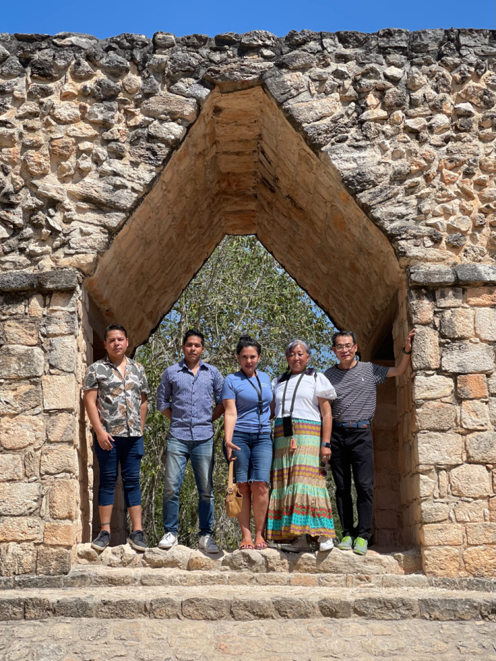 鄭正勇代表夫婦與卡絲黛爾眾議員團隊在黑曜美洲豹（Ek-Balam）馬雅考古園區內合影