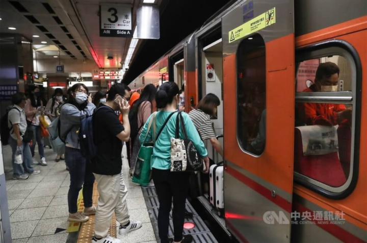 Passengers board a TRA service at Taipei Main Station.