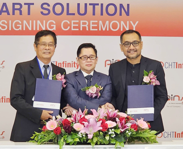 中華電關係企業中華英飛能航太科技集團（CHT Infinity）30日宣布與印尼國家電信子公司PINS Indonesia代表簽署合作意向書（MOU），中華英飛能航太科技集團總裁石原智博（中）表示，雙方將攜手在印尼展開更多合作機會。