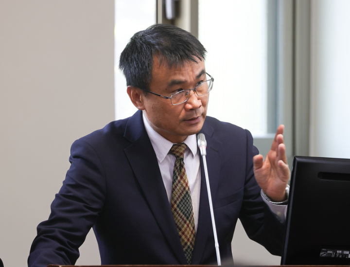 農委會主委陳吉仲表示，針對台灣是否需施打禽流感疫苗，將持續釐清、討論專家提出的問題。(圖：中央社)