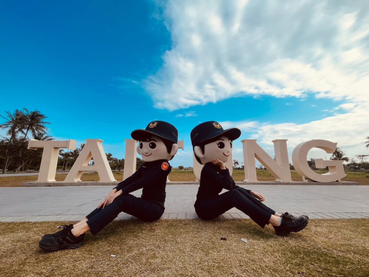 為擴大婦幼安全宣導效果，台東縣警察局製作「婦幼月曆與你同行」宣導系列照片，自112年度起，每月15日下午3時在台東縣警察局婦幼警察隊粉絲專頁分享。（台東縣警察局提供）