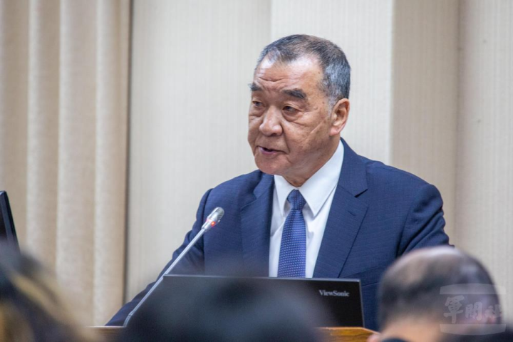 國防部長邱國正6日赴立法院外交及國防委員會專案報告。
