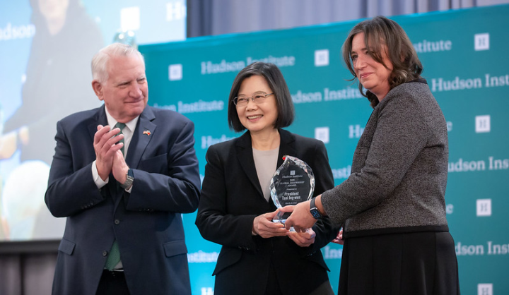 President Tsai accepts the Hudson Institute's Global Leadership Award from Board of Trustees Chair Sarah May Stern and President and CEO John P. Walters.