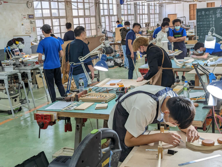 台灣木想傢人才培育協會為協助東部職校木工選手爭取全國技能競賽榮譽，特別舉辦模擬賽，支持公東高工家具木工科及花蓮高農森林科兩校訓練。（台灣木想傢人才培育協會提供）