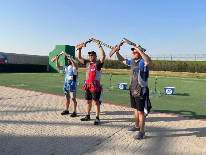 我國射擊選手楊昆弼(圖中)於2023亞洲盃飛靶射擊賽，摘下金牌。(中華射擊協會提供)