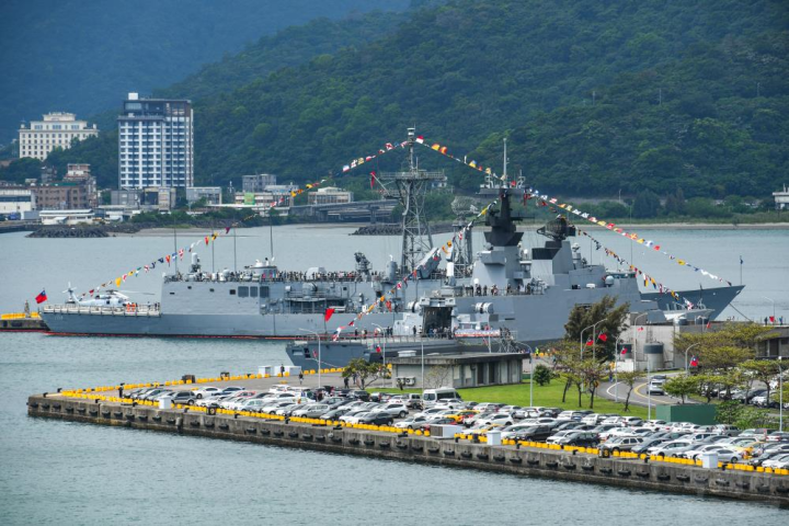 海軍敦睦支隊24日造訪第6站蘇澳港，並展開為期2日的艦艇開放參觀。（軍聞社記者劉宇捷攝）